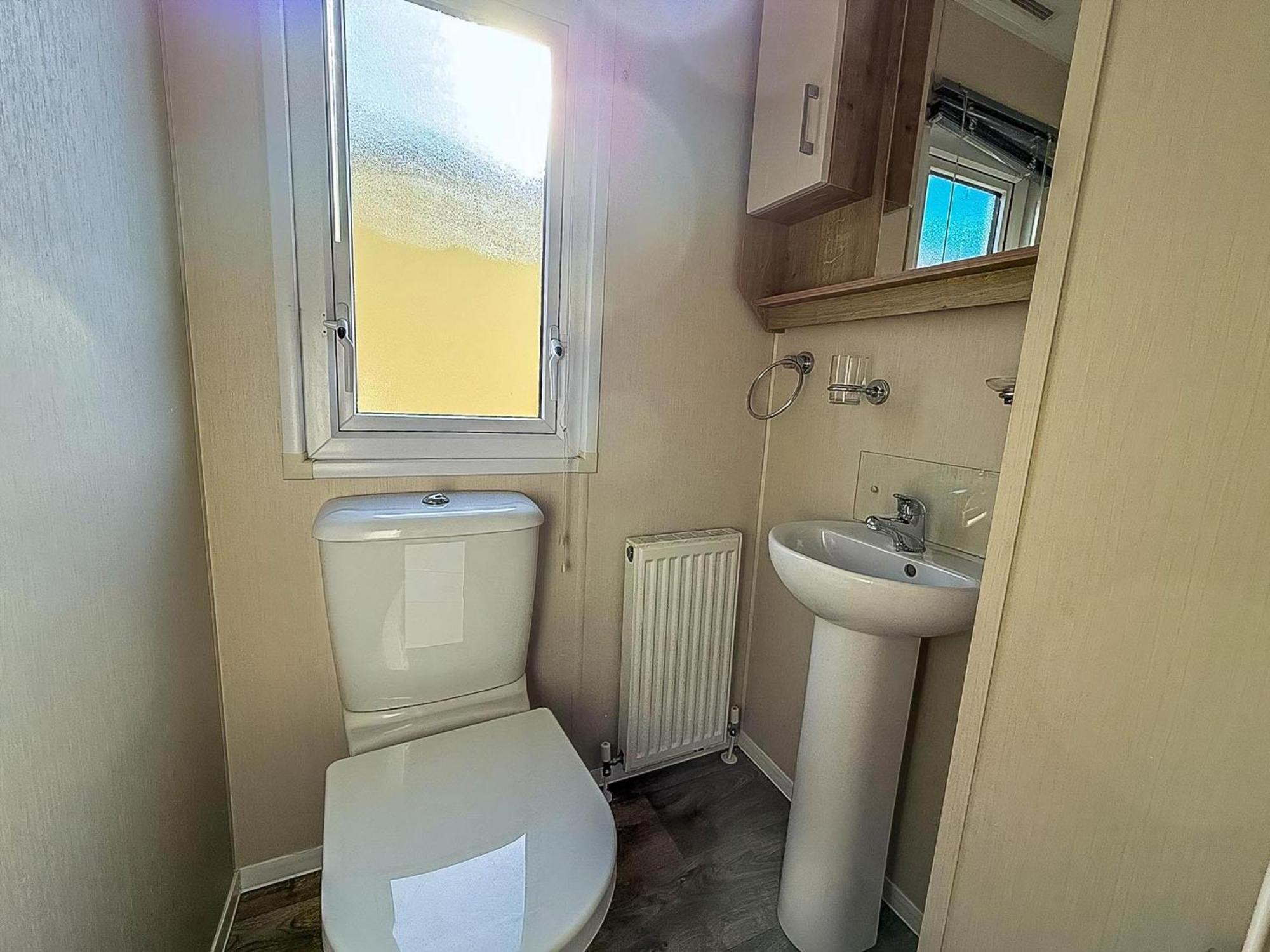 פליקסטו Lovely 6 Berth Caravan At Suffolk Sands Holiday Park Ref 45010Mv מראה חיצוני תמונה