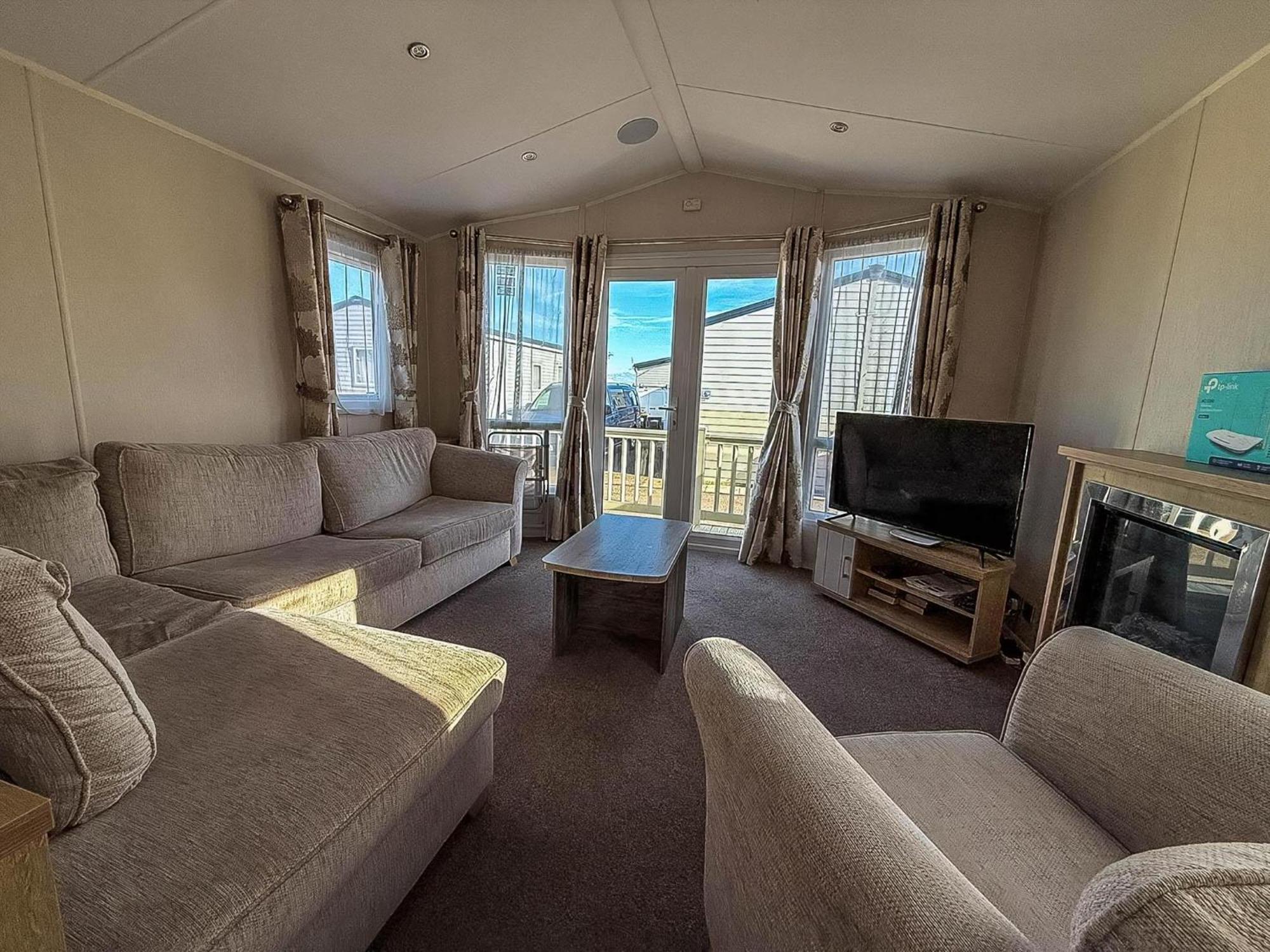 פליקסטו Lovely 6 Berth Caravan At Suffolk Sands Holiday Park Ref 45010Mv מראה חיצוני תמונה